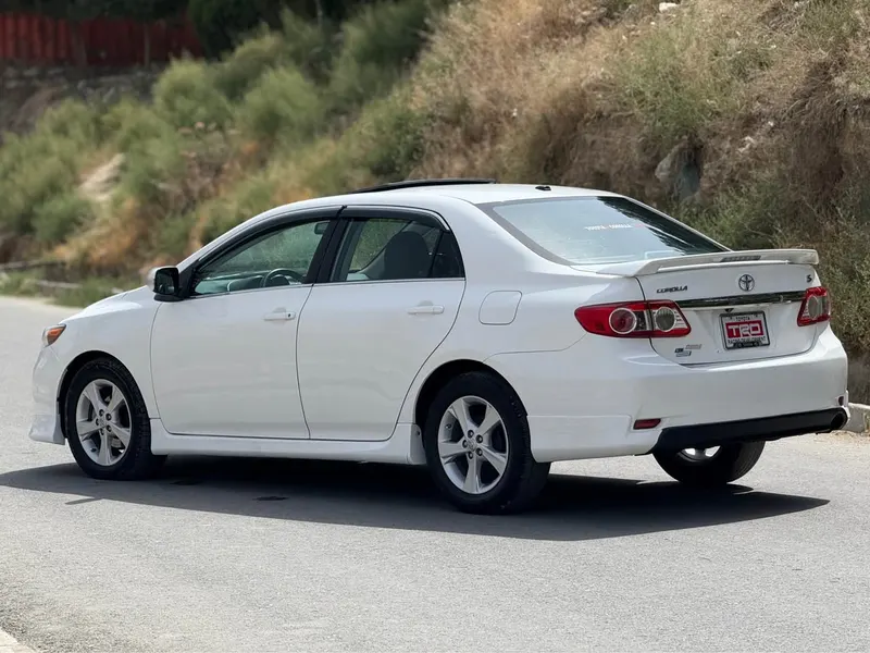 Toyota Corolla 2011 (3)