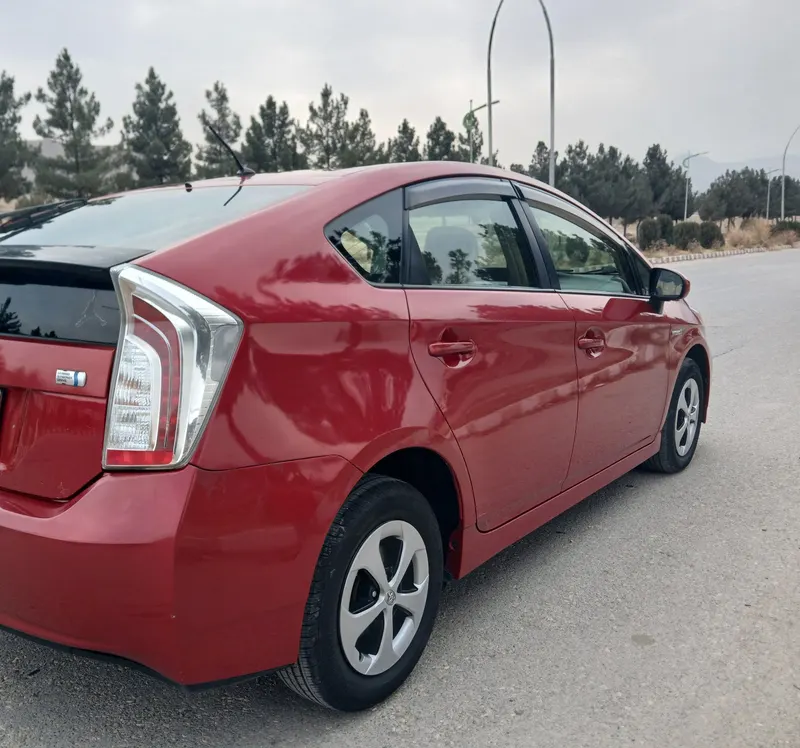 Toyota Prius 2013 (2)