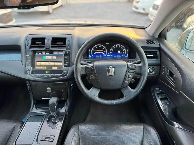 Toyota Crown 2009 (4)