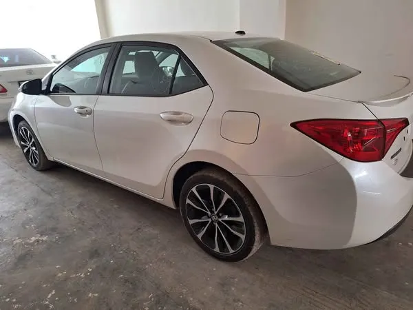 Toyota Corolla SE 2017 (2)