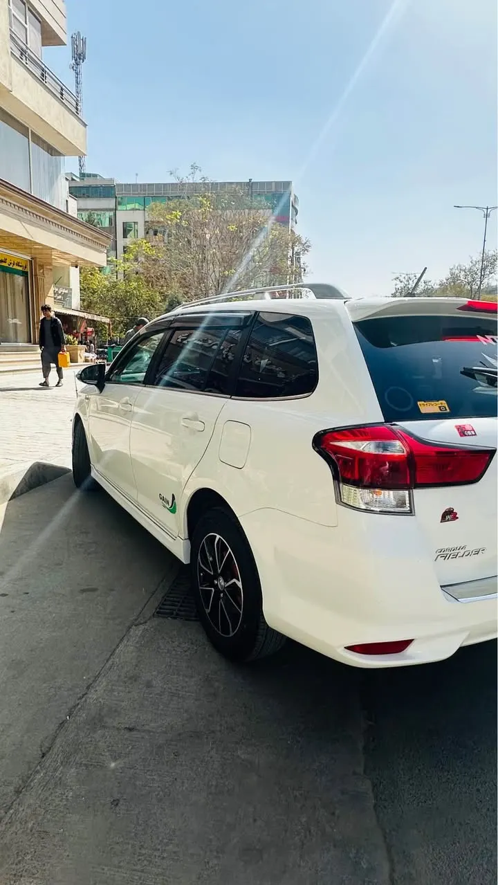 Toyota Fielder 2016 (3)