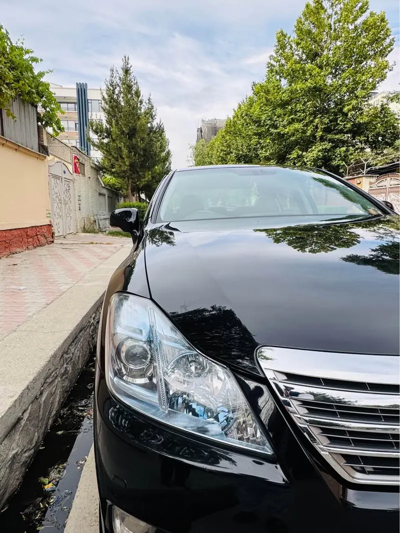 Toyota Crown Hybrid 2011 (2)