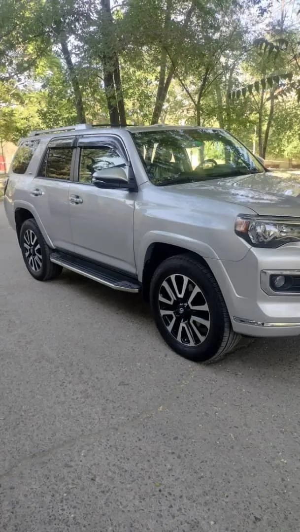 تویوتا 4Runner 2018 · SUV · 75000 مایل کارکرد (3)