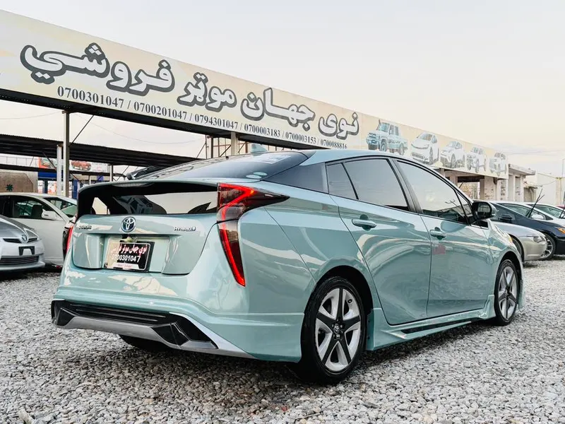 Toyota Prius 2016 (3)