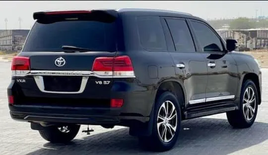 Toyota Land Cruiser VXR 2010 (3)