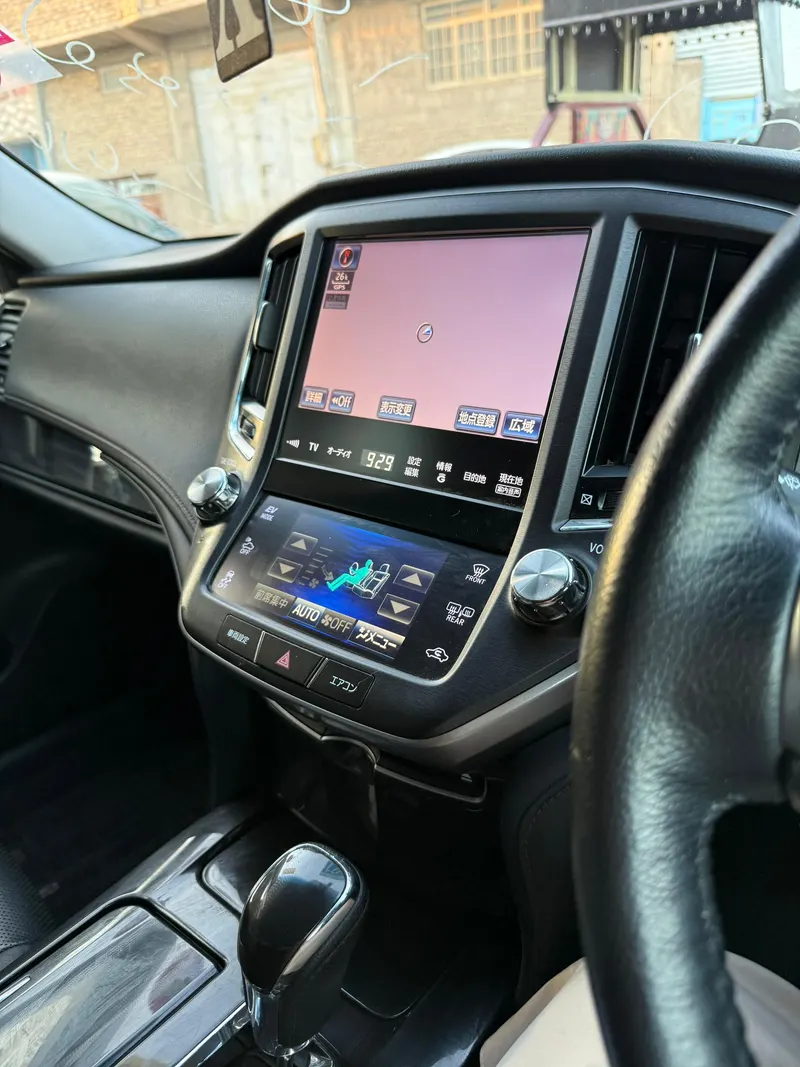 Toyota Crown 2014 (8)