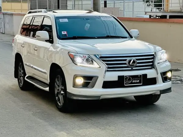 Lexus LX570 2012 (2)