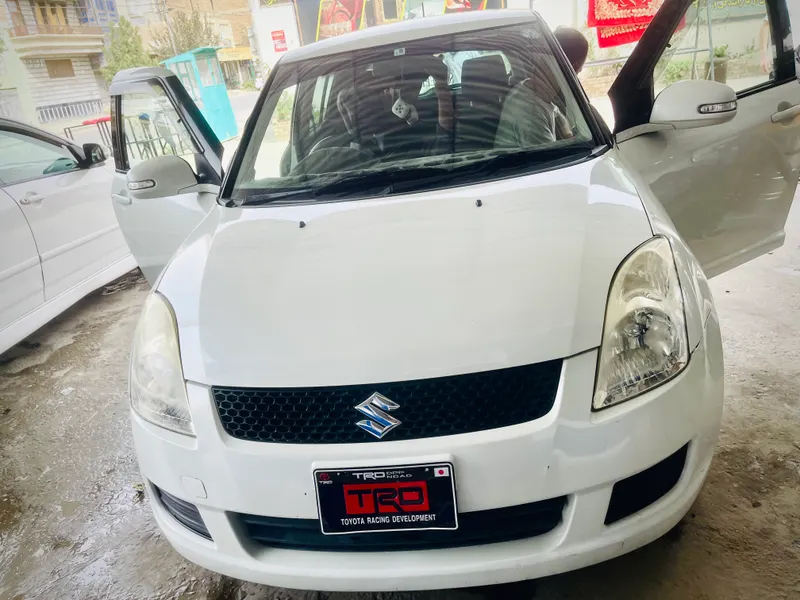 Suzuki Swift 2010 (1)