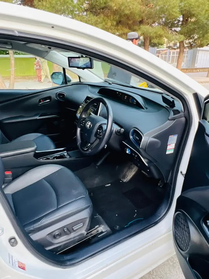 Toyota Prius 2019 (4)