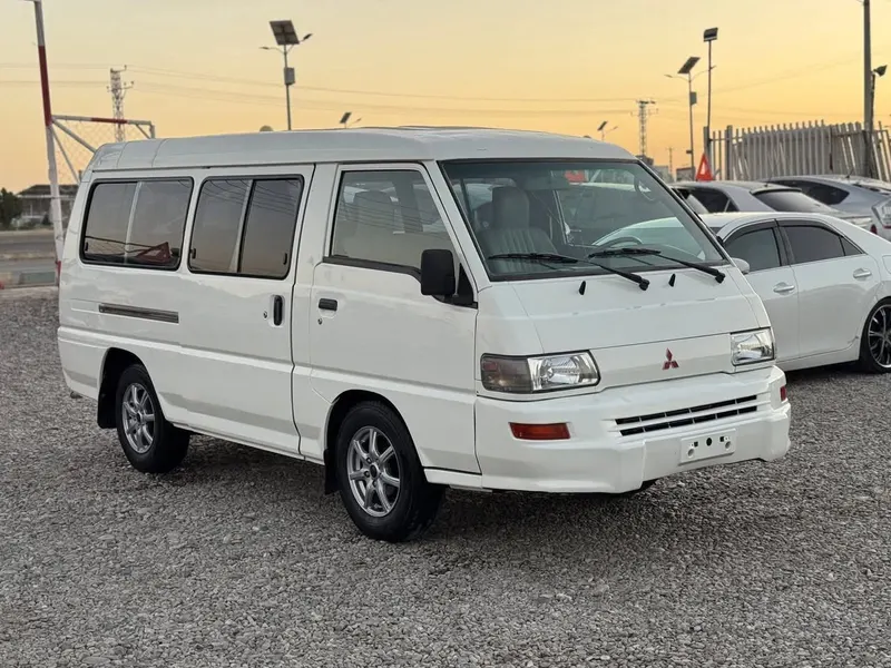 Mitsubishi L300 2008 (1)