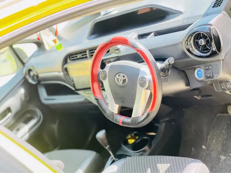 Toyota Aqua 2015 (3)