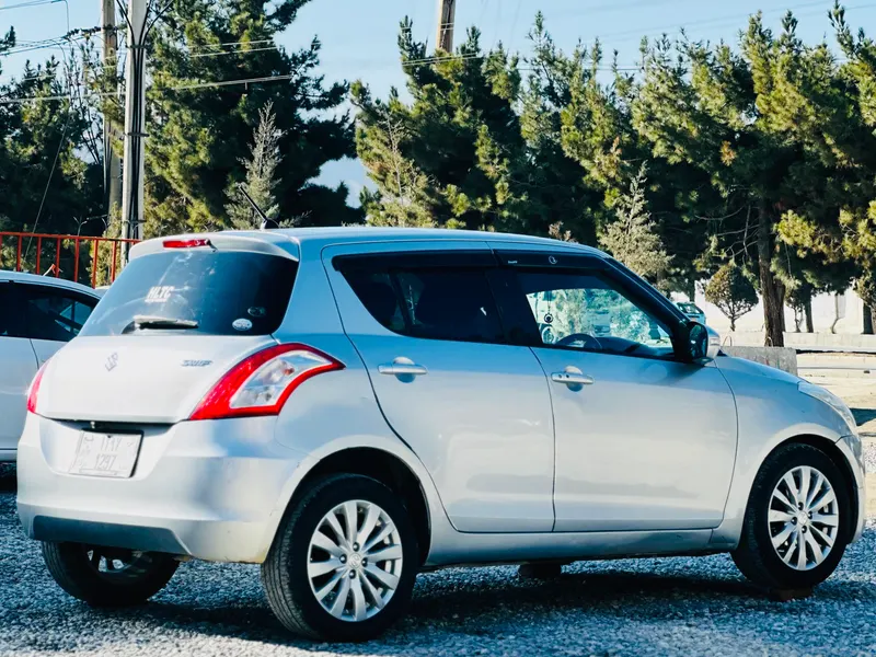 Suzuki Swift 2012 (4)