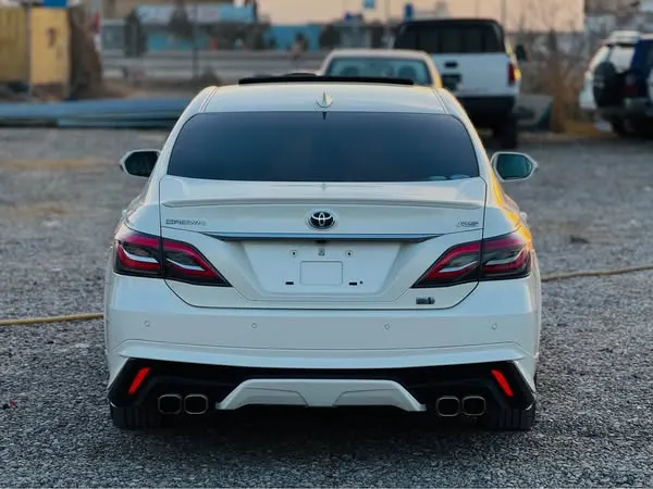 Toyota Crown RS 2018 (3)