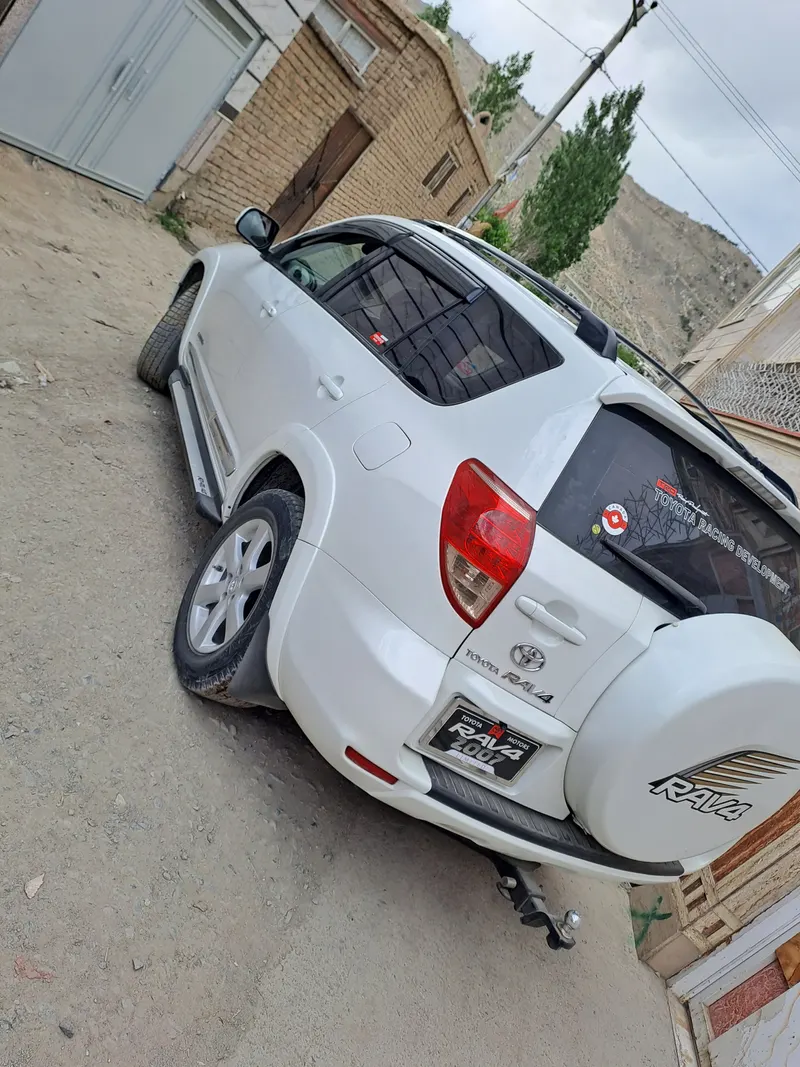 Toyota RAV4 (4)