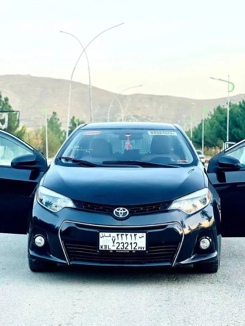 Toyota Corolla LE 2015 (2)