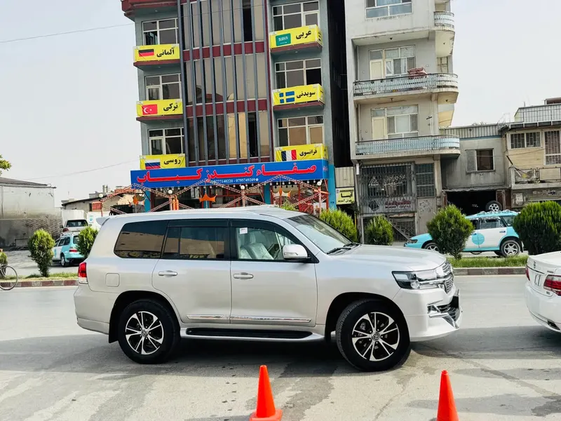 Toyota Land Cruiser GXR 2016 (1)