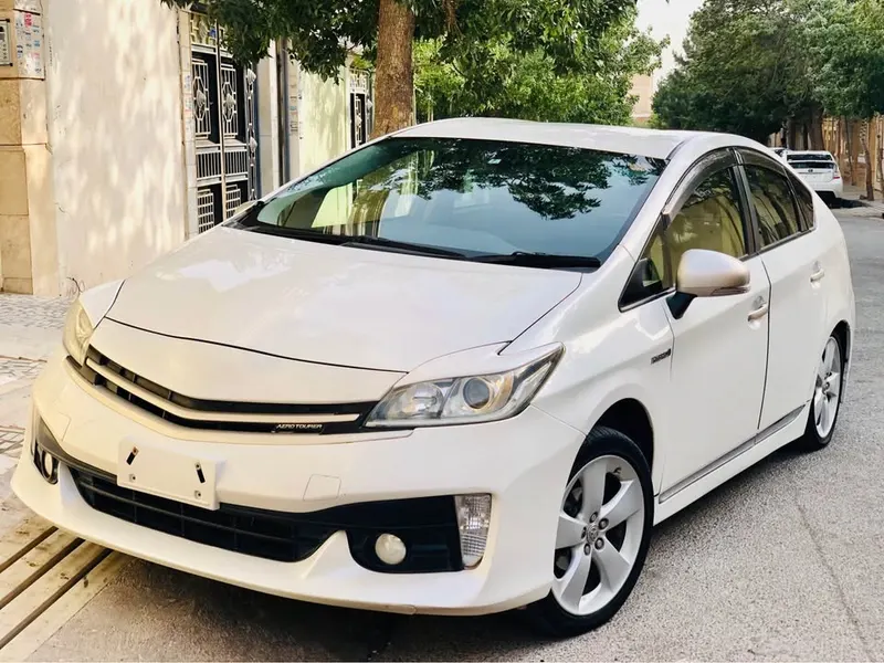 Toyota Prius 2012 (2)