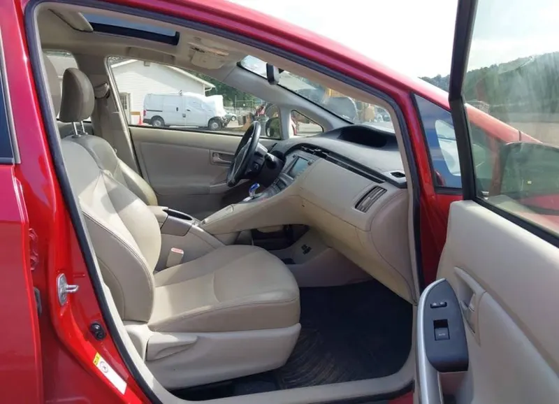Toyota Prius 2015 (2)