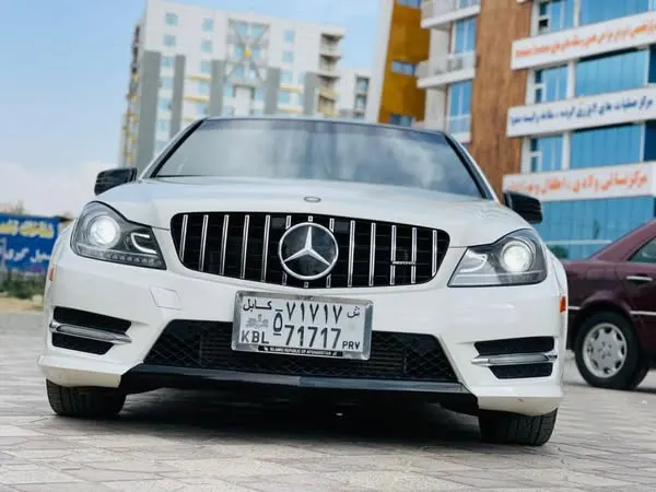 Mercedes-Benz C250 2012 (2)