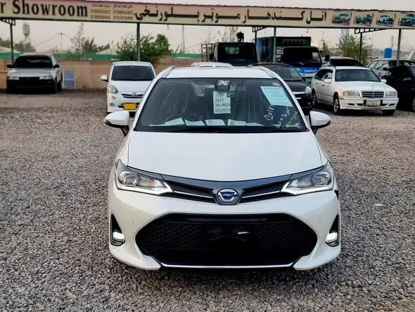 Toyota Fielder 2018 (1)