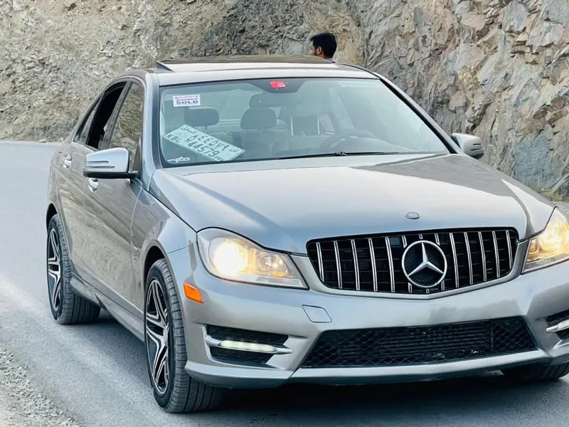Mercedes-Benz C250 2012 (3)