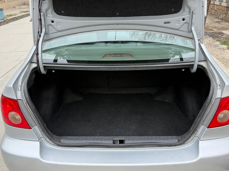 Toyota Corolla LE 2005 (5)