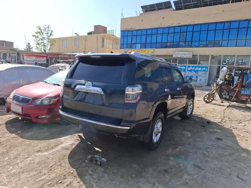 Toyota 4Runner 2011 (3)