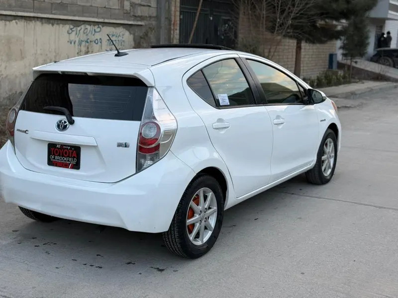 Toyota Aqua 2012 (2)