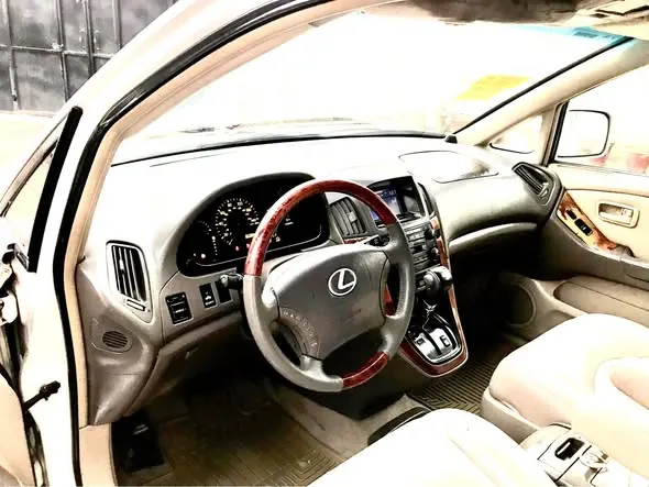 Lexus 2000 (4)