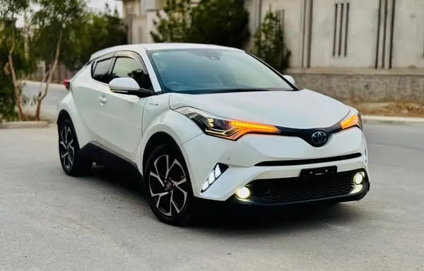 Toyota C-HR Hybrid 2018 (2)