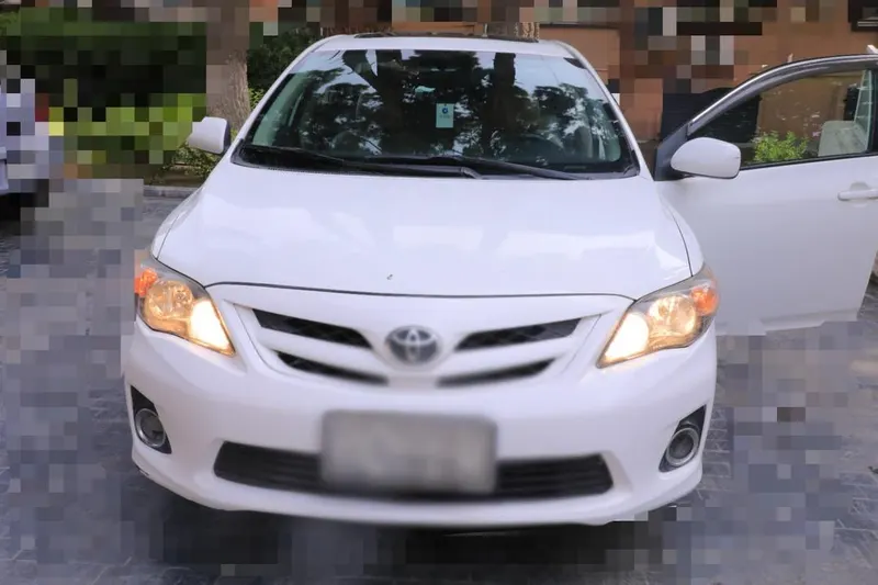 2011 Toyota Corolla LE (Sunroof) (1)