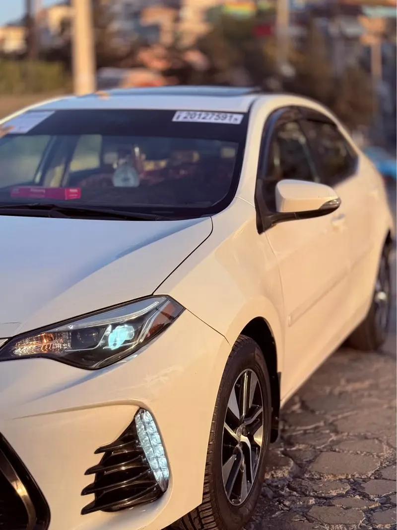 Toyota Corolla 2017 (2)