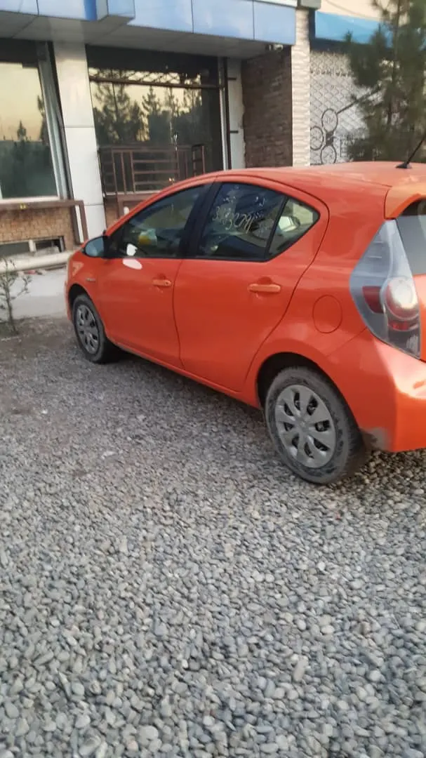 Toyota Aqua 2012 (3)