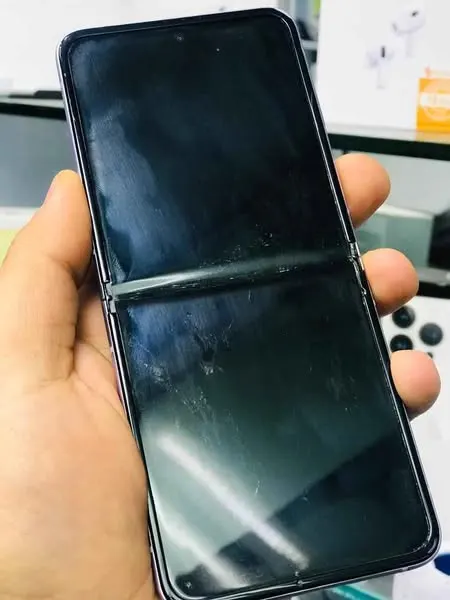 Galaxy Flip 3 (1)