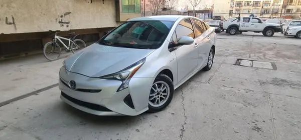 Toyota Prius Hybrid 2017 (2)