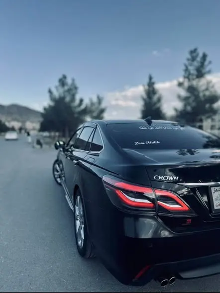 Toyota Crown Hybrid 2019 (3)