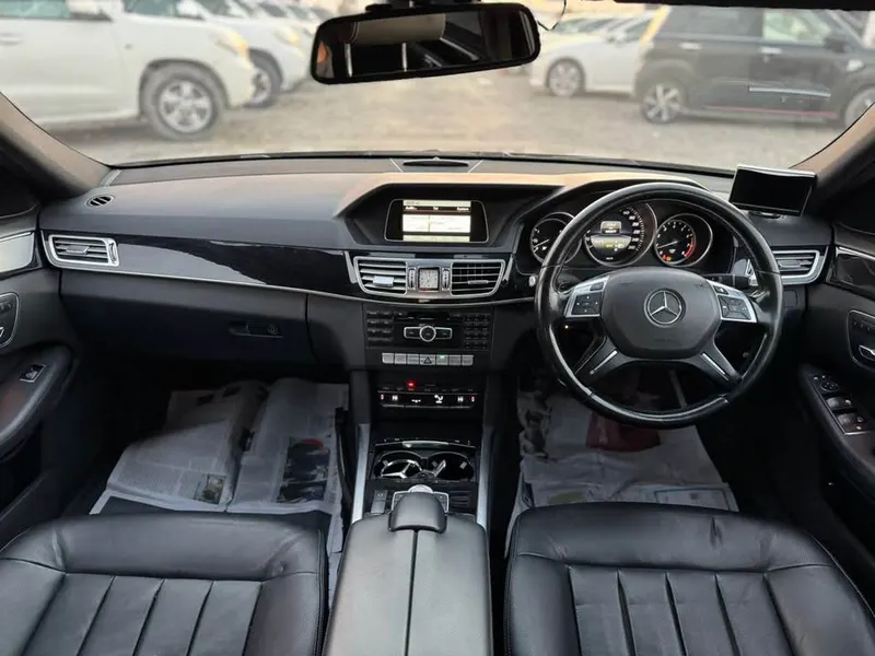 Mercedes-Benz E200 2015 (4)