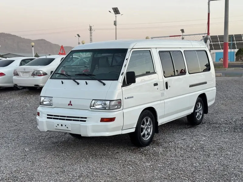 Mitsubishi L300 2008 (2)