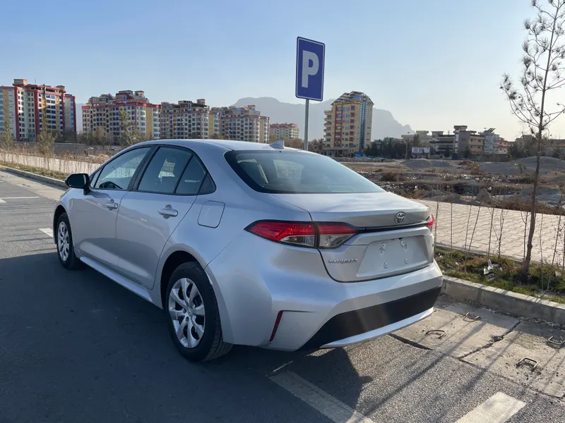 Toyota Corolla LE 2020 (2)