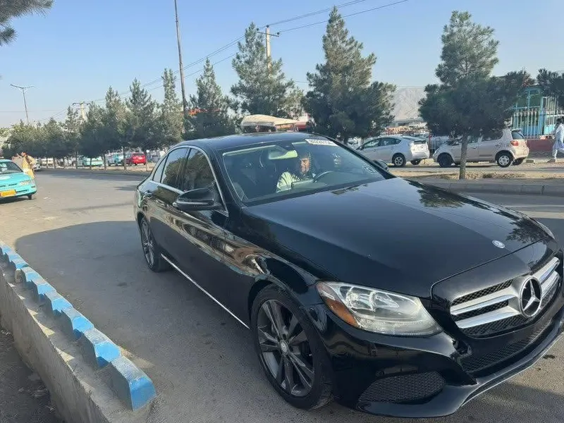 Mercedes-Benz C300 2016 (1)
