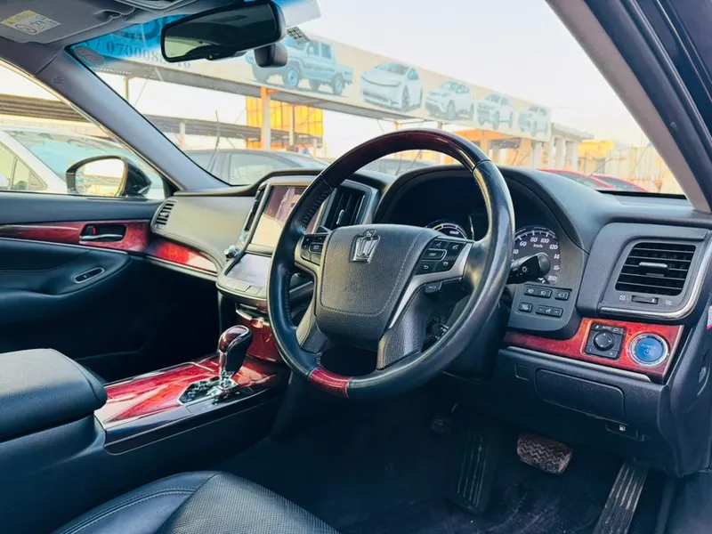 Toyota Crown 2013 (4)