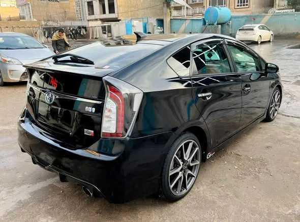 Toyota Prius 2012 (3)