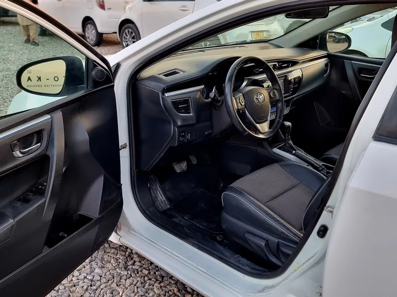 Toyota Corolla 2016 (4)