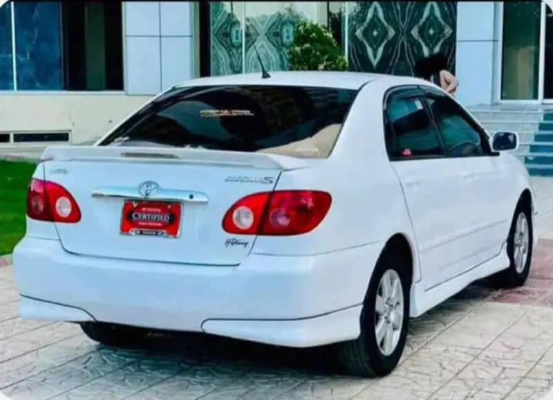 2004 Toyota Corolla (White) (2)