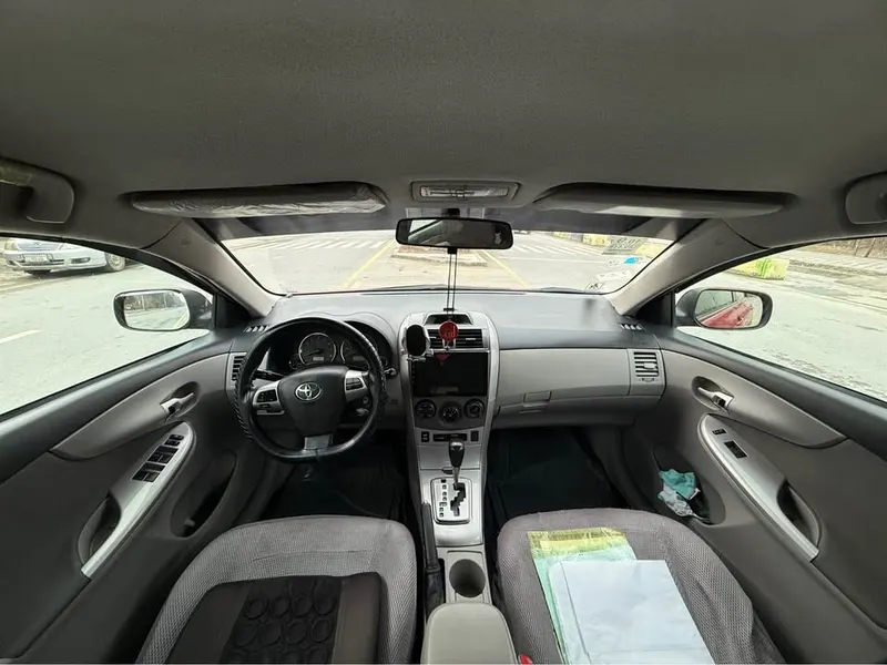 Toyota Corolla LE 2012 (4)