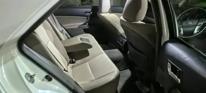 Toyota Mark X 2010 (4)