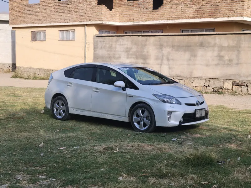 Toyota Prius 2012 (2)