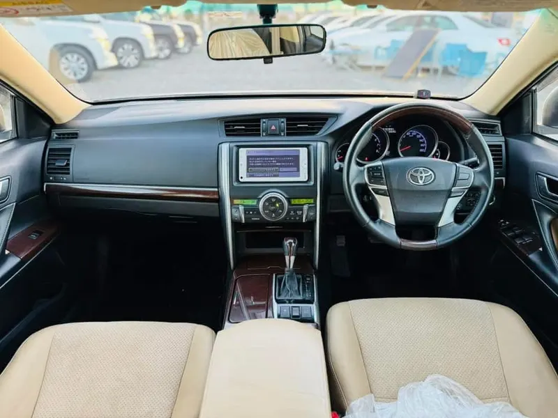 Toyota Mark X Premium 2012 (4)