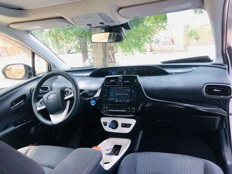 Toyota Prius 2016 (5)