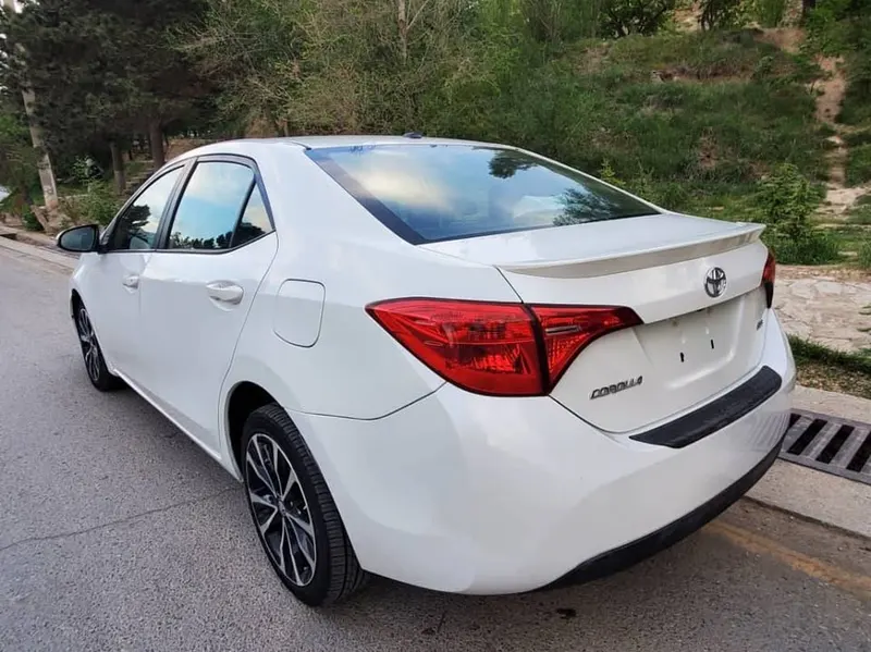 Toyota Corolla 2017 (3)